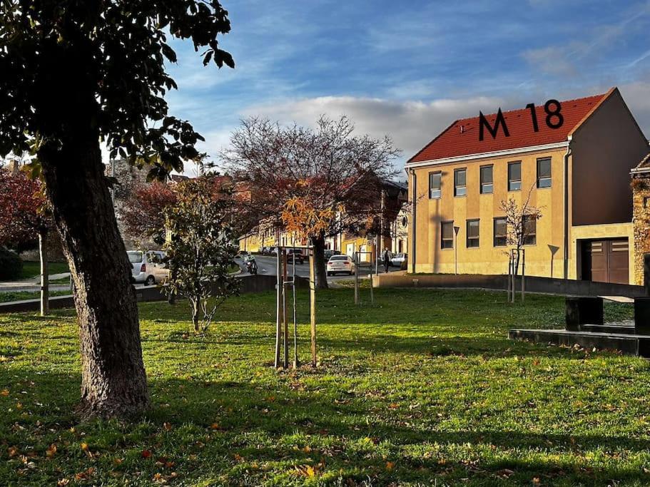 M18 - Csak Egy Lepes A Toertenelmi Belvaros - Free Parking Pecs Bagian luar foto